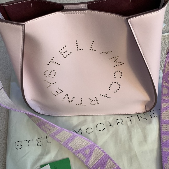 ๐ธ Stella McCartney perforated logo alter Napa crossbody bag in Lilac - Picture 2 of 15
